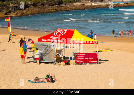 Freiwillige Surferrettung am Freshwater Beach, Sydney, Australien im September 2014 Stockfoto