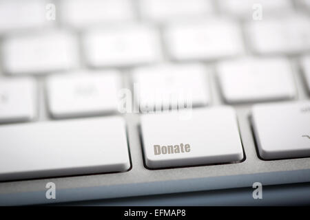 Das Wort "Spenden" geschrieben auf metallischen Tastatur Stockfoto