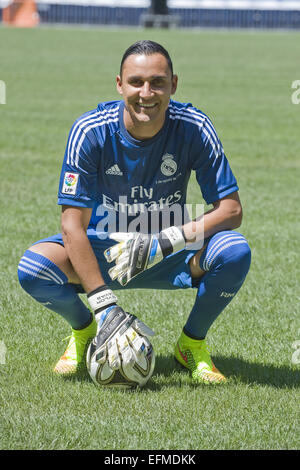 Keylor Navas bei seiner Enthüllung als ein neuer Spieler von Real Madrid im Santaigo Bernabeu Stadion in Madrid, Spanien-Featuring: Keylor Navas wo: Madrid, Spanien: 5. August 2014 Stockfoto