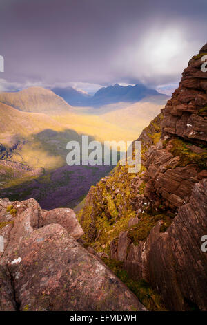 Gipfelns ist vielleicht der schwierigste Berg in Torridon, Beutel, hier von Beinn Alligin gesehen Stockfoto