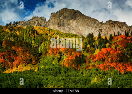 Deich Bereich Kebler Pass in Colorado zeigt die schönen Mantel Herbst Farben Stockfoto