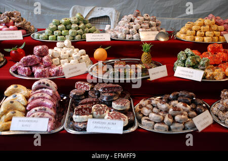 Ware am Markt stall Budapest Ungarn Stockfoto