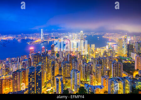 Skyline von Hong Kong, China über Victoria Harbour. Stockfoto
