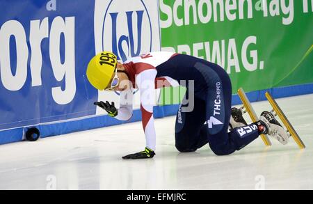 Dresden, Deutschland. 7. Februar 2015. Victor An der Russischen Föderation auf dem Eis während der Shorttrack-Weltcup in der EnergieVerbund Arena in Dresden, Deutschland, 7. Februar 2015. Foto: THOMAS EISENHUTH/Dpa/Alamy Live News Stockfoto