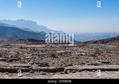 Blick auf ein Tal neben Berg Jebel Shams, Oman Stockfoto