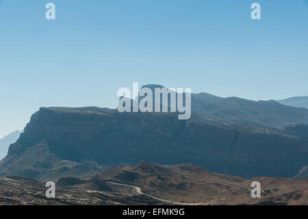 Blick auf ein Tal neben Berg Jebel Shams, Oman Stockfoto