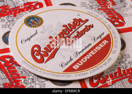 Prag, Czech Republik-Dezember 3, 2014:Beermats von Budweiser Bier. Budweiser Budvar Bier nur in Budweis und Stockfoto