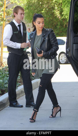 Kim Kardashian geht einkaufen in Topanga Mall Canoga Park mit: Kim Kardashian Where: Canoga Park, Kalifornien, USA bei: 5. August 2014 Stockfoto