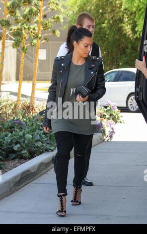 Kim Kardashian geht einkaufen in Topanga Mall Canoga Park mit: Kim Kardashian Where: Canoga Park, Kalifornien, USA bei: 5. August 2014 Stockfoto