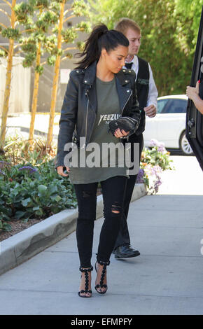 Kim Kardashian geht einkaufen in Topanga Mall Canoga Park mit: Kim Kardashian Where: Canoga Park, Kalifornien, USA bei: 5. August 2014 Stockfoto