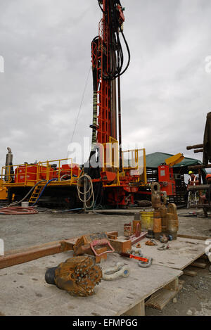 WHATAROA, NEW ZEALAND, 5. Dezember 2014: Bohrer bei der Arbeit auf die Tiefe Schuld Drilling Project, Whataroa, New Zealand. Stockfoto