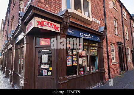 Birmingham zurück zu Häuser viktorianischen Slum umgebaut shop in Chinatown das Ecke Süße Bonbons Stockfoto