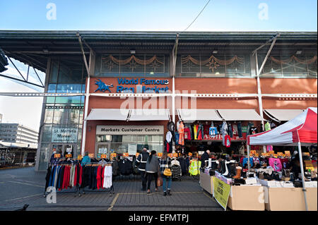 Outdoor-Märkte Birmingham uk im Rahmen einer Erweiterung und traditionellen Bereich der Bullring shopping centre Stockfoto