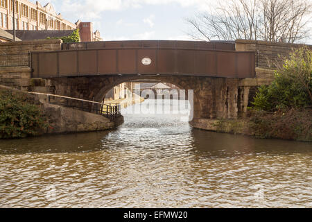 #51 Keramik Changeline Brücke, Wigan Pier, Leeds Liverpool Canal zu überbrücken Stockfoto
