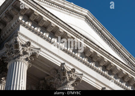 WASHINGTON DC, USA – architektonische Details über dem Haupteingang des Außenbereichs des Smithsonian National Museum of Natural History in der National Mall in Washington DC. Stockfoto