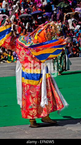 BHUTAN - nachspielen maskierte Tänzer, Geschichten und Mythen vor ausverkauftem Haus an der Trashi Chhoe Dzongduring Thimphu-Ritual. Stockfoto