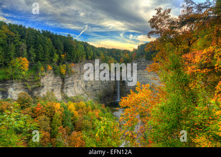 Herbst-Szene in Taughannock Falls. Trumansburg, New York. Region der Finger Lakes Stockfoto