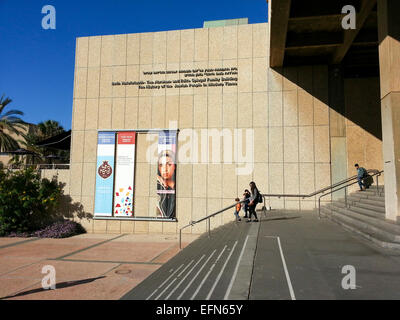 Der Eingang zum The Diaspora Museum an der Tel Aviv University, Israel Stockfoto