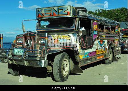 Jeepney, Sabang, Puerto Galera, Mindoro, Philippinen. Stockfoto