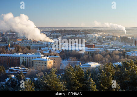 Blick über die Stadt Tampere, Finnland im Winter bei Tageslicht Stockfoto