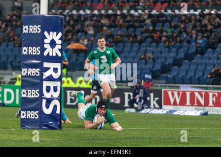 Rom, Italien. 7. Februar 2015. Tommy O'Donnell ruft Irlands zweiten Versuch in der 66. Minute, Stadio Olimpico, Rom, Italien. 07.02.15 Kredit: Stephen Bisgrove/Alamy Live-Nachrichten Stockfoto