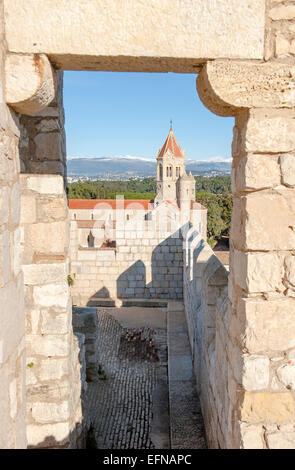 Blick von der Verteidigung Turm der Abteikirche von Abbaye de Lérins, mit Alpes Maritimes, Frankreich Stockfoto