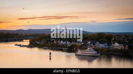 Abend auf dem Ottawa River. Stockfoto