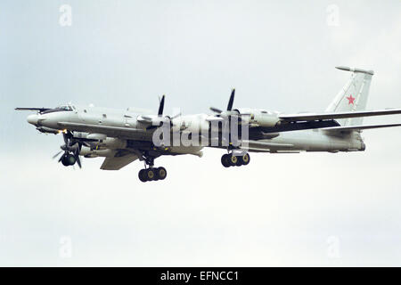 Tupolev Tu-142MR Bear Flugzeuge bei der Landung Stockfoto