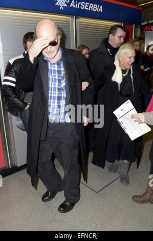 Berlin, Deutschland. 7. Februar 2015. Regisseur Terrence Malick und seine Frau Alexandra Wallace kommen am Flughafen Tegel für den 65. Berlin International Film Festival/Berlinale 2015 am 7. Februar 2015. Bildnachweis: Dpa picture Alliance/Alamy Live News Stockfoto