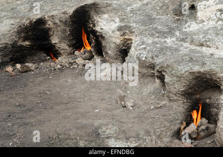 Nahaufnahme von Chimera Yanartaş, Mount Olympos, in der Nähe von Çıralı, Türkei Stockfoto