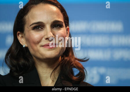 Berlin, Deutschland. 8. Februar 2015. Natalie Portman besucht eine Pressekonferenz zur Förderung der Film "Ritter der Tassen" bei der 65. Internationalen Filmfestspiele Berlinale in Berlin, Deutschland, am 8. Februar 2015. Bildnachweis: Zhang Fan/Xinhua/Alamy Live-Nachrichten Stockfoto