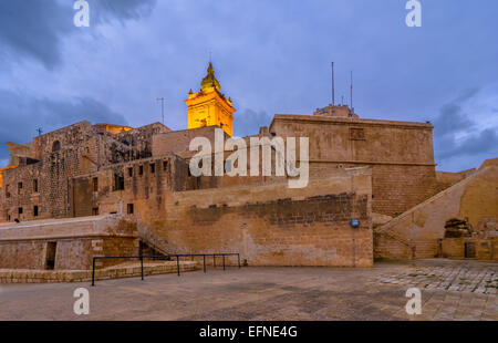 Sonnenuntergang über der Zitadelle Festung auf der Insel Gozo, Malta. Stockfoto