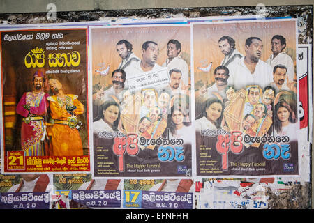 Bollywood-Stil Kino Movie Poster an Wand im Zentrum von Colombo, Sri Lanka, Asien Stockfoto
