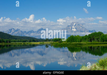 Die Grand Teton Berge von Oxbow Bend entlang des Snake River, Wyoming, Vereinigte Staaten von Amerika, im Sommer. Stockfoto