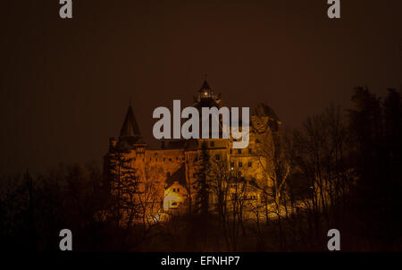 Schloss Bran kennen als "Draculaschloss". Es befindet sich in idyllischer Lage in Karpaten Berge in der Nähe von Brasov Stockfoto