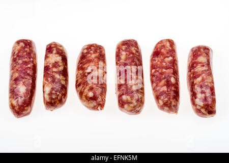 italienischer Rohwurst hergestellt von Wildschwein Schwein Fett, Wurst Fleisch essen feine dünne Fett Fett niedrig cholesterinarm Spezialität Metzger sp Stockfoto