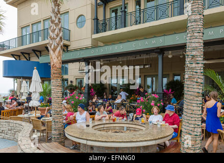 Restaurant an der Strandpromenade in der Nähe von Neptun Park, Virginia Beach, Virginia, USA Stockfoto