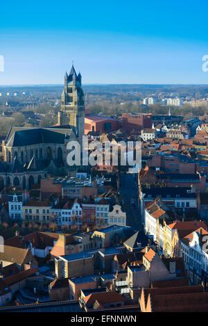 Brugge-Panorama mit St. Salvator Kathedrale von Belfort Tower, Belgien Stockfoto