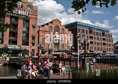 Baltimore, Maryland, USA, den Innenhafen mit dem ehemaligen Kraftwerk inzwischen haben wir als Heimat zu Hard Rock Café ein Buch Stockfoto