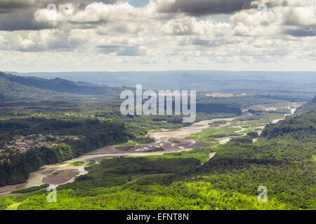 Pastaza River Basin Luftaufnahme aus niedriger Höhe in voller Größe Hubschrauber Stockfoto