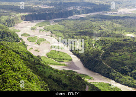 Pastaza River Basin Luftaufnahme aus niedriger Höhe in voller Größe Hubschrauber Stockfoto