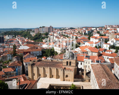 Blick auf alte Kathedrale von Coimbra aus der Universitätsgebäude Stockfoto