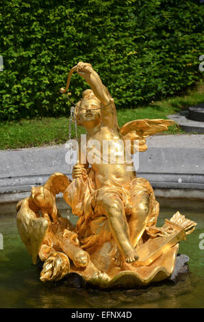 Die Amor-Brunnen im Park von Schloss Linderhof Stockfoto