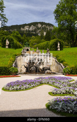 Brunnen von Neptun im Park von Schloss Linderhof Stockfoto