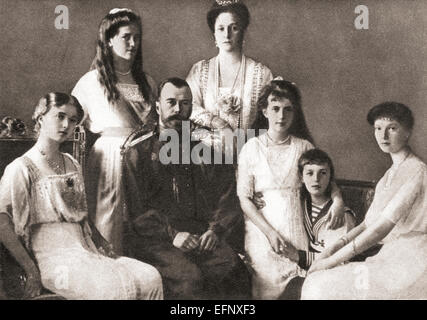 Zar Nicholas II, seine Frau Alexandra Feodorovna, sein Sohn, Alexei Nikolajewitsch und seine vier Töchter, Olga Nikolaevna, Tatiana Nikolaevna, Maria Nikolaevna und Anastasia Nikolaevna, alle von den Bolschewiken ermordet, in der Nacht vom 16./17. Juli 1918. Stockfoto