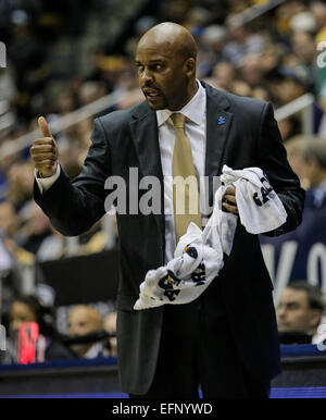 Berkeley CA. 7. Februar 2015. Kalifornien Head Coach Cuonzo Martin während der NCAA Männer Basketball-Spiel zwischen den UCLA Bruins und California Golden Bears 64-62-Sieg bei Hass Pavillon Berkeley Kalifornien © Csm/Alamy Live-Nachrichten Stockfoto