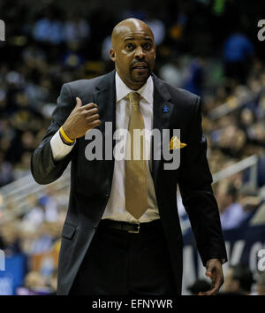 Berkeley CA. 7. Februar 2015. Kalifornien Head Coach Cuonzo Martin während der NCAA Männer Basketball-Spiel zwischen den UCLA Bruins und California Golden Bears 64-62-Sieg bei Hass Pavillon Berkeley Kalifornien © Csm/Alamy Live-Nachrichten Stockfoto