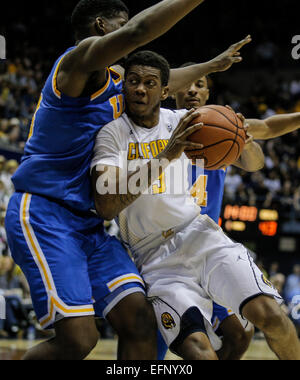 Berkeley CA. 7. Februar 2015. California G # 3 Tyrone Wallace zwingen seinen Weg zum Ring während der NCAA Männer Basketball-Spiel zwischen den UCLA Bruins und California Golden Bears an Hass Pavillon Berkeley Kalifornien © Csm/Alamy Live-Nachrichten Stockfoto