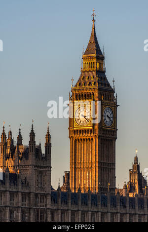 Die Elizabeth-Turm der Häuser des Parlaments des Vereinigten Königreichs ist auch bekannt als Big Ben, der Spitzname für die große Glocke der Uhr Stockfoto