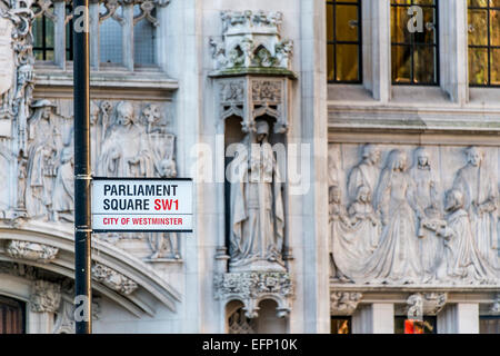 Ein Schild steht Parlament Square SW1 City of Westminster; der Platz ist berühmt für die Houses of Parliament in London Stockfoto